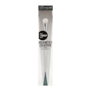 Real Techniques Bold Metal Oval Eyes Brush 200